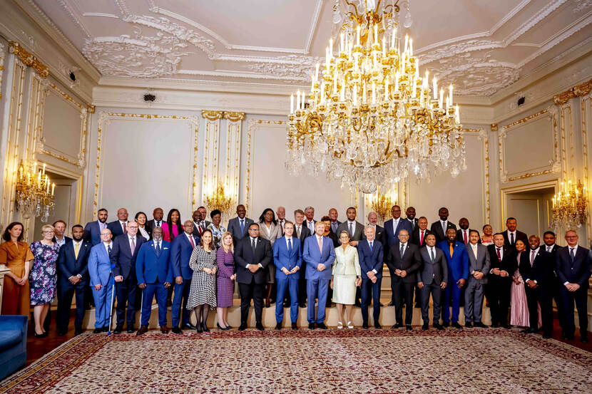 Koning ontvangt deelnemers Interparlementair Koninkrijksoverleg