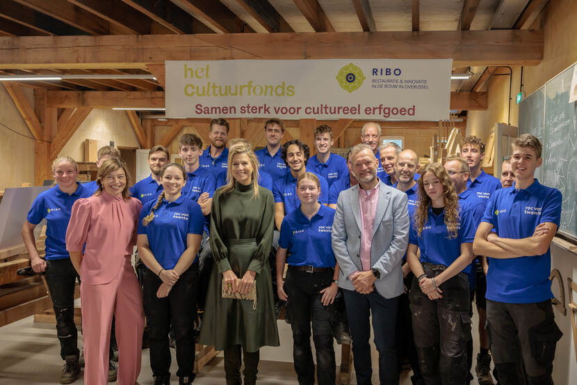 Koningin Máxima bezoekt praktijkcentrum voor ambachtsopleidingen