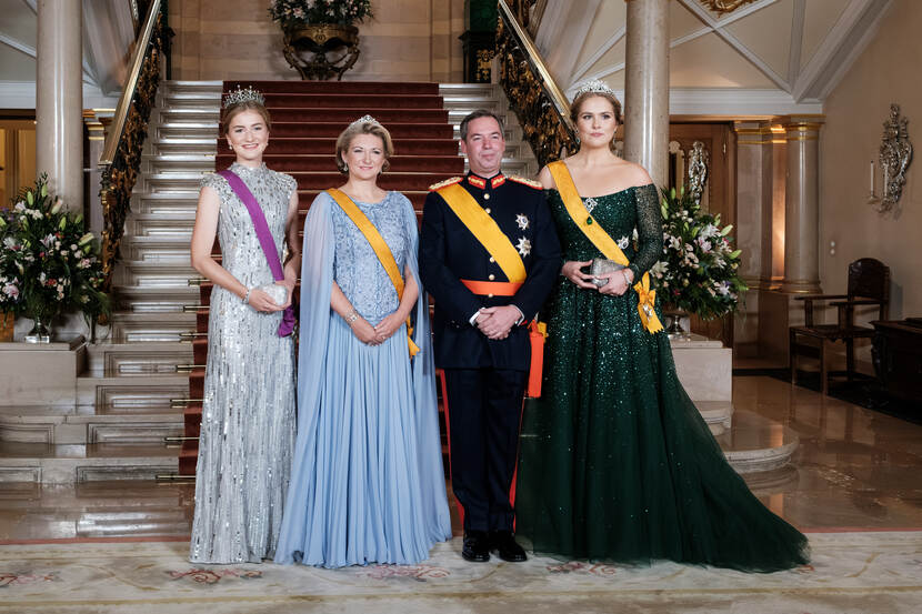 Koning Willem-Alexander, Koningin Máxima en de Prinses van Oranje zijn aanwezig bij de abdicatie van Zijne Koninklijke Hoogheid Groothertog Henri en de installatie van Zijne Koninklijke Hoogheid Erfgroothertog Guillaume