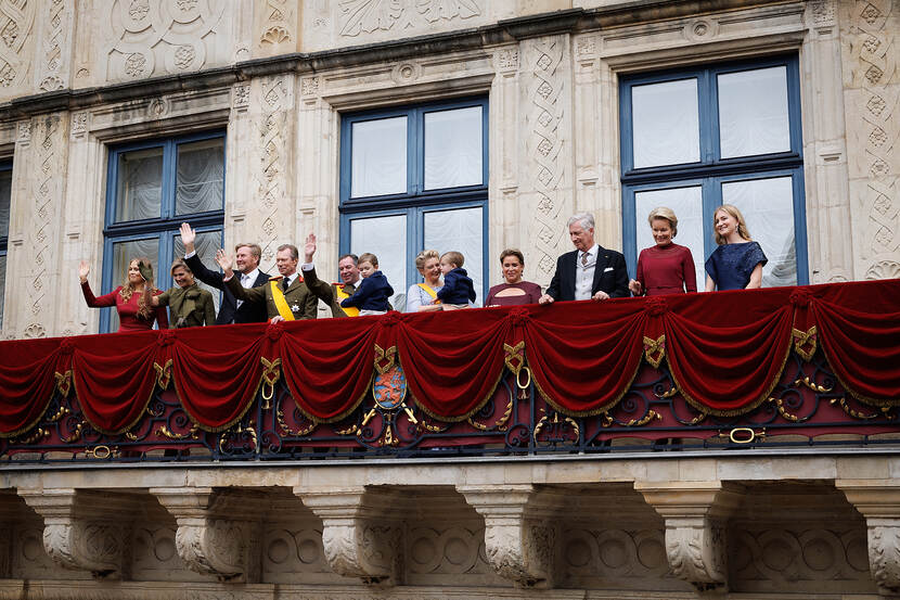 Koning Willem-Alexander, Koningin Máxima en de Prinses van Oranje zijn aanwezig bij de abdicatie van Groothertog Henri en de installatie van Erfgroothertog Guillaume