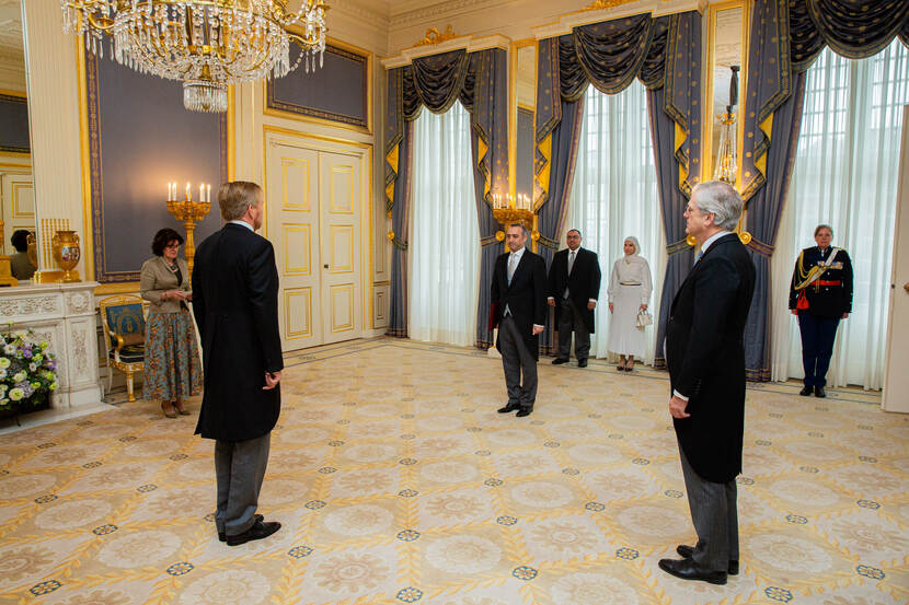 De ambassadeur van Jordanië, overhandigt zijn geloofsbrieven aan de Koning