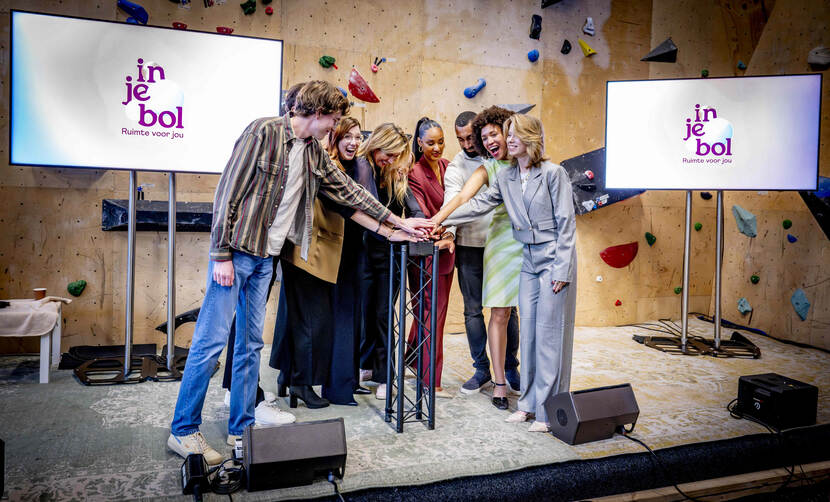 Koningin Máxima lanceert digitaal platform In je bol