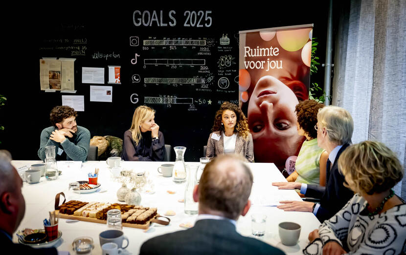 Koningin Máxima lanceert In je bol