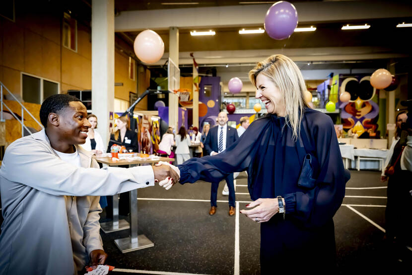 Koningin Máxima lanceert In je bol