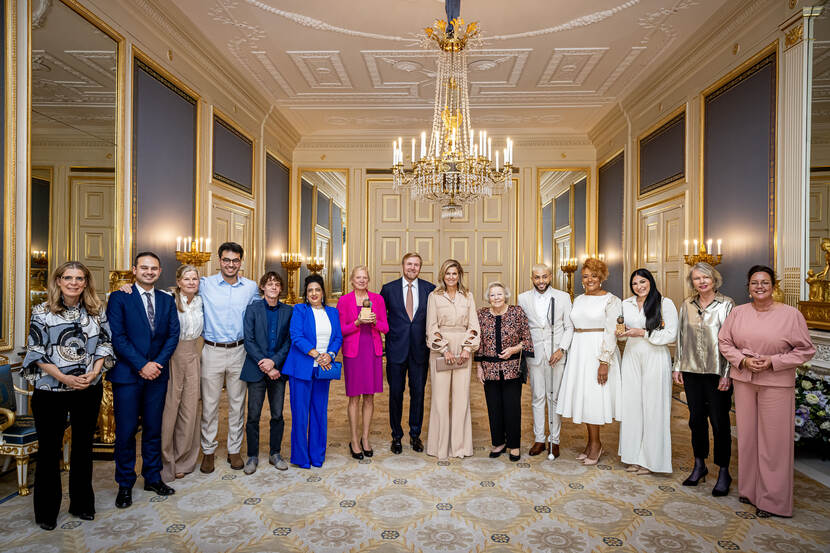 Koningin Máxima reikt Appeltjes van Oranje 2025 uit