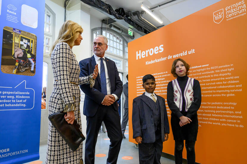 Koningin Máxima bij opening tentoonstelling 'Heroes – kinderkanker de wereld uit'