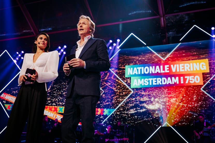 Koninklijk Paar en Prinses van Oranje bij Nationale Viering Amsterdam 750 jaar