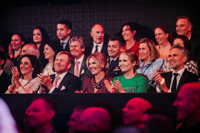 Koninklijk Paar en Prinses van Oranje bij Nationale Viering Amsterdam 750 jaar