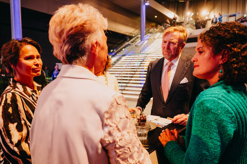 Koninklijk Paar en Prinses van Oranje bij Nationale Viering Amsterdam 750 jaar