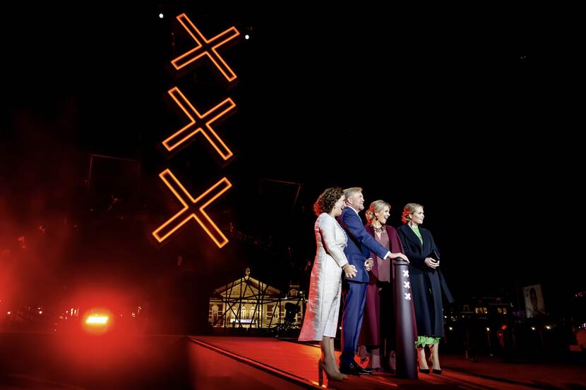 Koninklijk Paar en Prinses van Oranje bij Nationale Viering Amsterdam 750 jaar