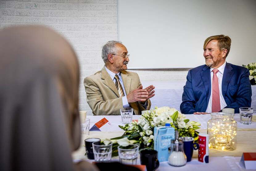 Koning bezoekt stichting voor hulp aan kwetsbare inwoners van Lelystad