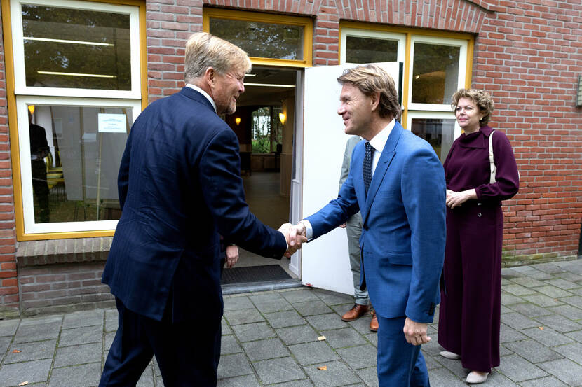 Koning bij viering 75 jaar Sociaal-Economische Raad en 80 jaar Stichting van de Arbeid