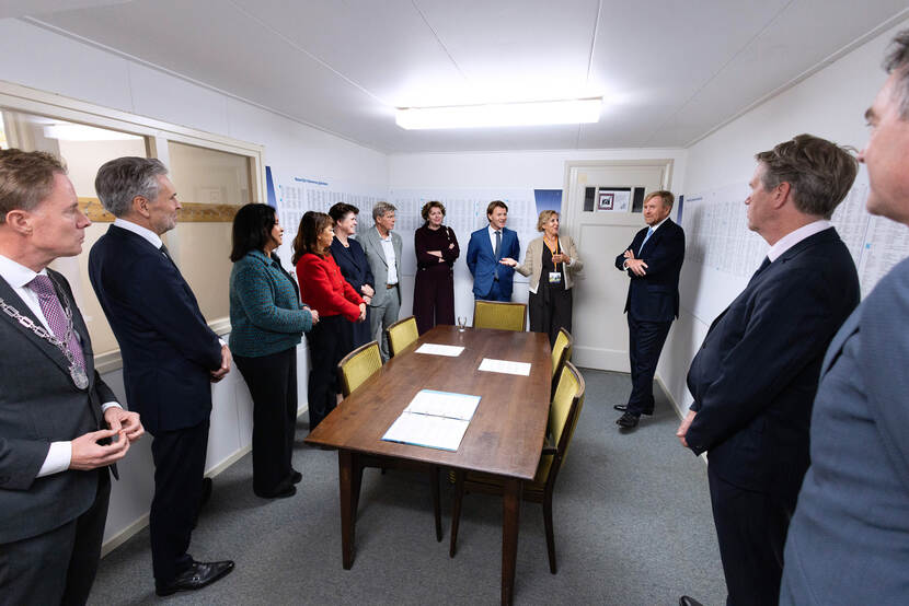 Koning bij viering 75 jaar Sociaal-Economische Raad en 80 jaar Stichting van de Arbeid