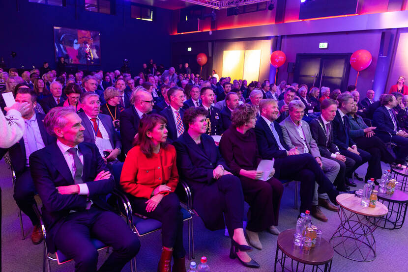 Koning bij viering 75 jaar Sociaal-Economische Raad en 80 jaar Stichting van de Arbeid