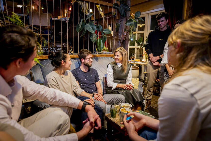 Koningin Máxima bezoekt The Offline Club in Amsterdam