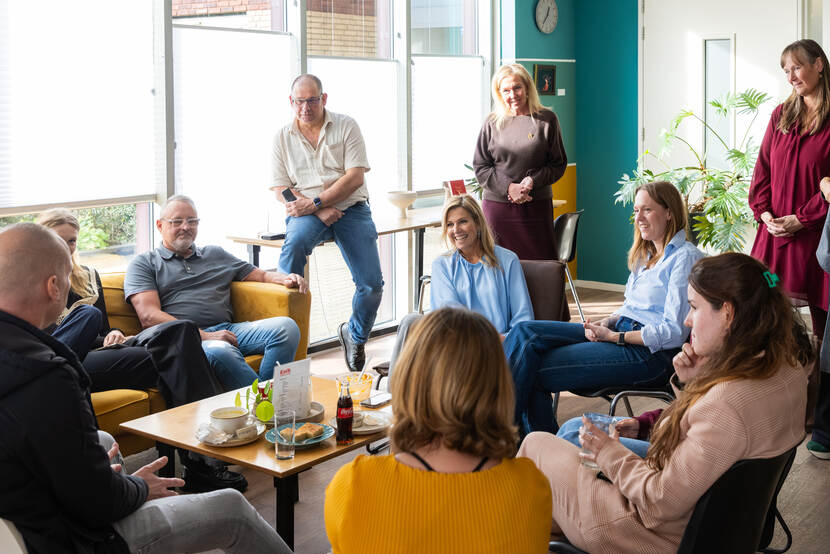 Koningin Máxima bezoekt Enik Recovery College