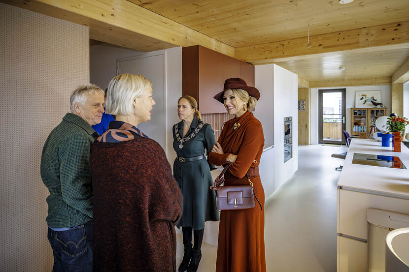 Koningin Máxima opent woongebouw SAWA