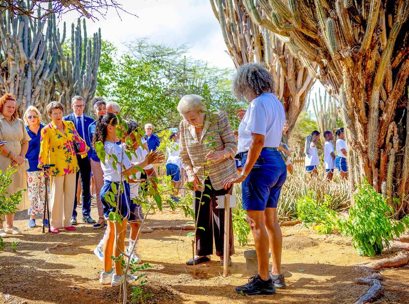 Prinses Beatrix bezoekt Bonaire