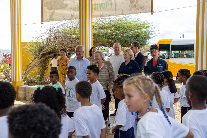 Prinses Beatrix bezoekt Bonaire