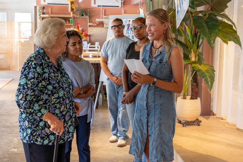 Prinses Beatrix bezoekt Bonaire