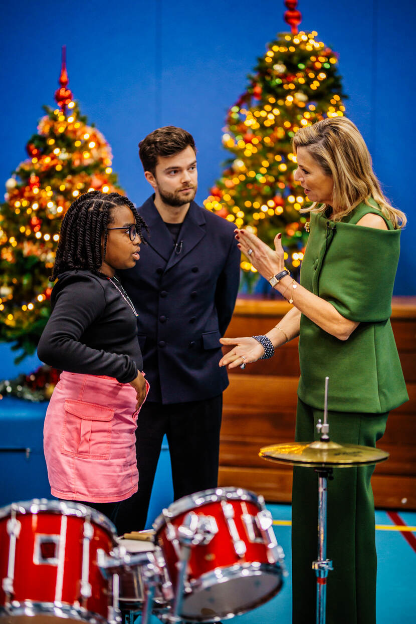 Koningin Máxima bezoekt school Mobiel voor grootste schoolband van Nederland