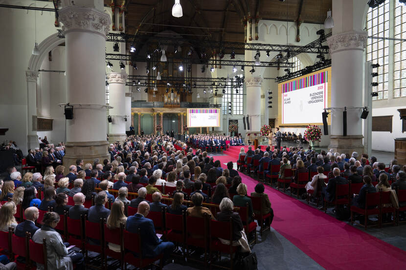 Koning en Prinses van Oranje bij Bijzondere Verenigde Vergadering Staten-Generaal