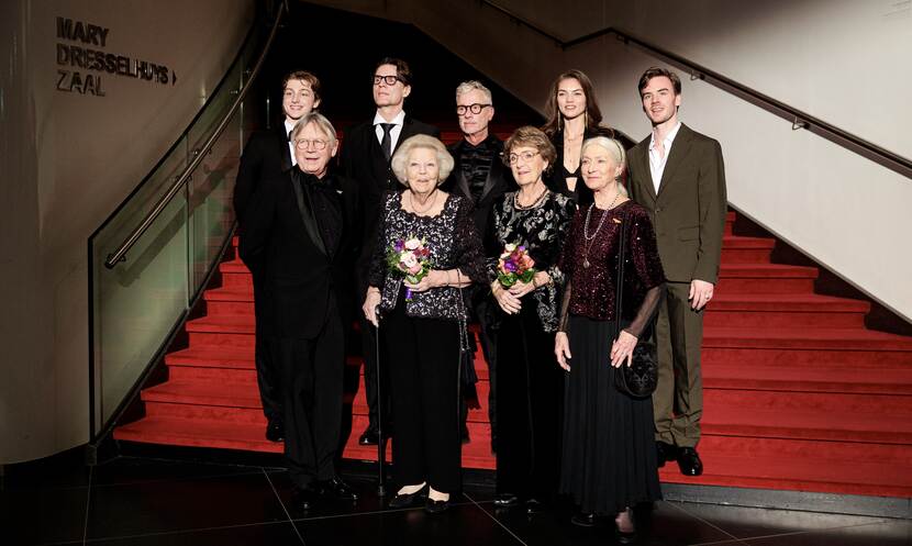 Prinses Beatrix en Prinses Margriet bij 27e Nederlands Balletgala Dansersfonds ’79