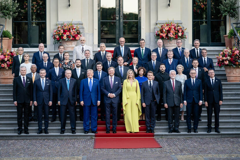 Koninklijk Paar ontvangt staatshoofden en regeringsleiders NAVO-top