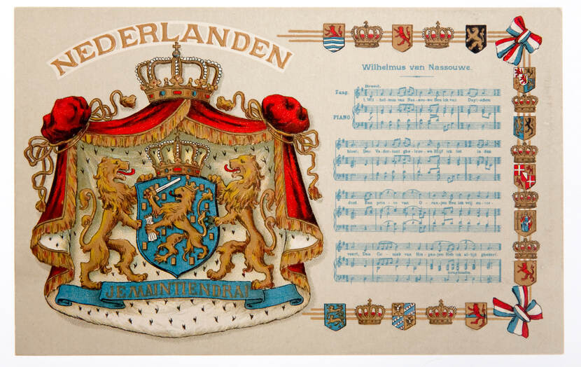 Ansichtkaart met de bladmuziek en tekst van het eerste couplet van het Wilhelmus.