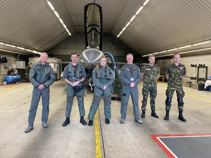 De Prinses van Oranje maakt kennis met de Koninklijke Luchtmacht op vliegbasis Volkel