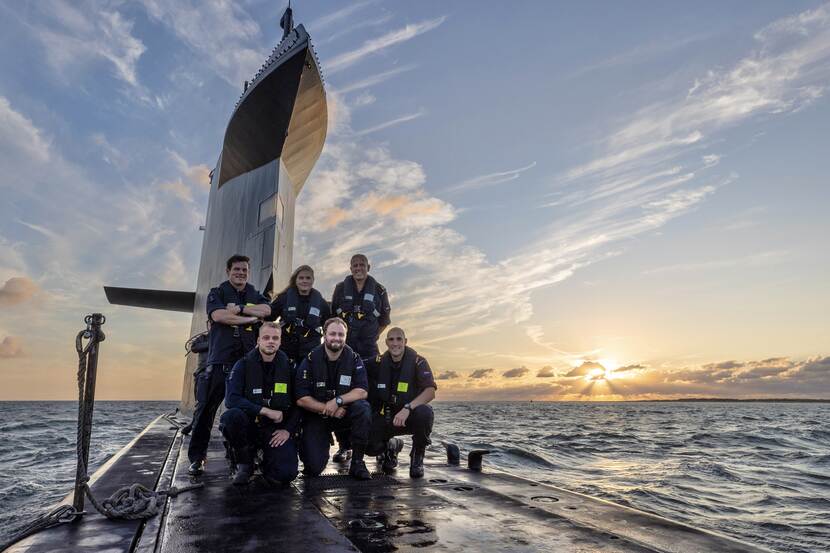 De Prinses van Oranje maakt kennis met de Koninklijke Marine in Den Helder