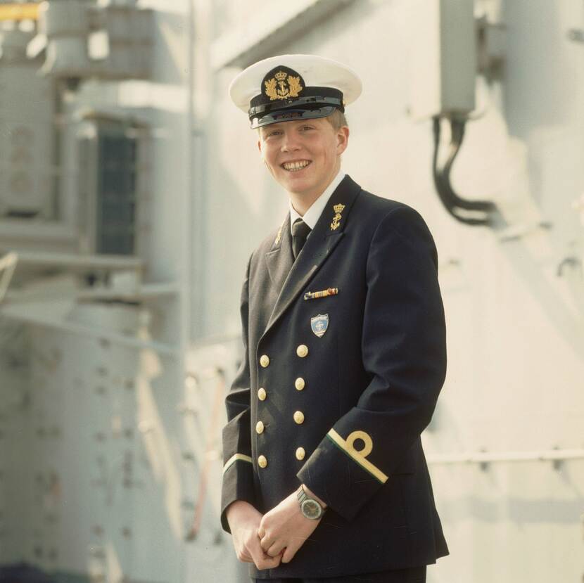 De Prins van Oranje in het uniform van de Koninklijke Marine