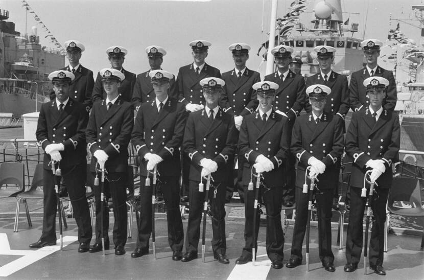 De Prins van Oranje wordt beëdigd tot luitenant-ter-zee bij de marine op de Hr. Ms. Tromp in Den Helder