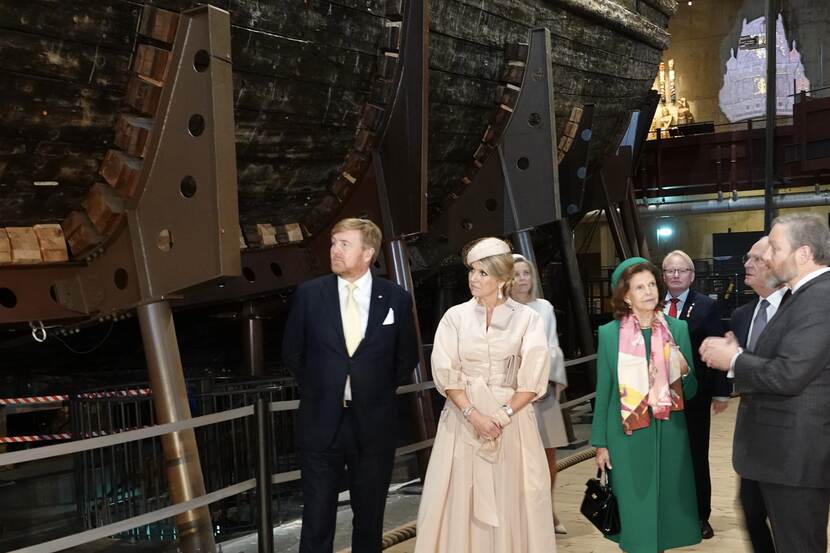 Koning Willem-Alexander en Koningin Máxima bezoeken samen met Koning Carl Gustaf en Koningin Silvia het Vasamuseum in Stockholm