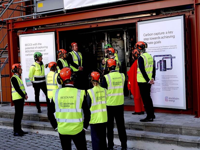 Koning Willem-Alexander en Koningin Máxima bezoeken energiebedrijf Stockholm Exergi voor een rondleiding