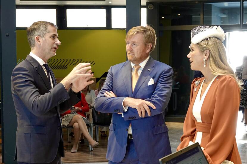 Koning Willem-Alexander en Koningin Máxima ontmoeten burgemeester Kostas Bakoyannis van Athene