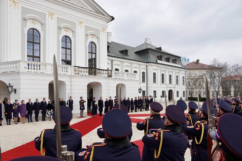Koning Willem-Alexander en Koningin Máxima bij Presidentieel Paleis Bratislava