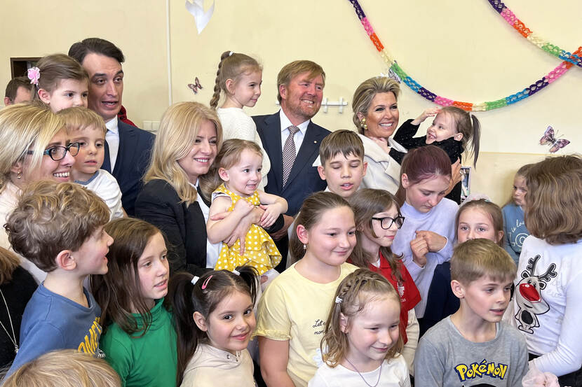 Koning Willem-Alexander en Koningin Máxima bezoeken Oekraïense vluchtelingen in Slowakije