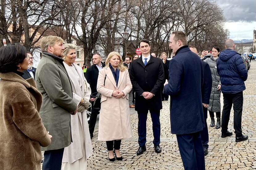 Koning Willem-Alexander en Koningin Máxima bezoeken Spišská Sobota in Slowakije