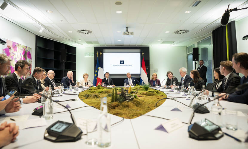 Koning Willem-Alexander en president Macron bij rondetafelgesprek over Europese ecosysteem voor deeptech