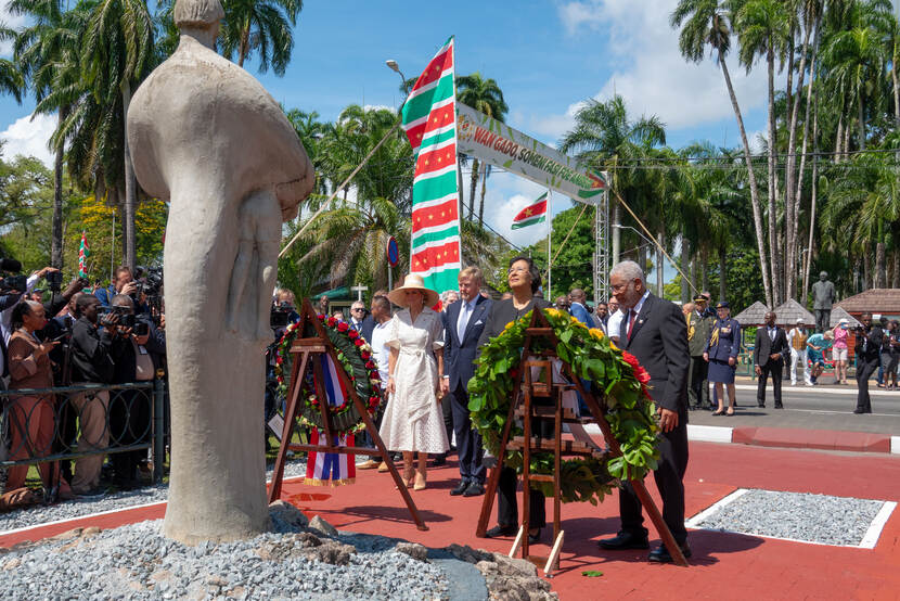 Koning Willem-Alexander en Koningin Máxima brengen een staatsbezoek aan Suriname