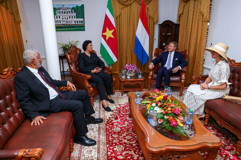 Koning Willem-Alexander en Koningin Máxima brengen een staatsbezoek aan Suriname