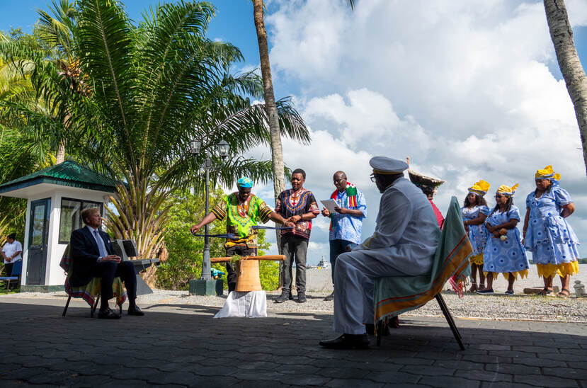 Koning Willem-Alexander en Koningin Máxima brengen een staatsbezoek aan Suriname