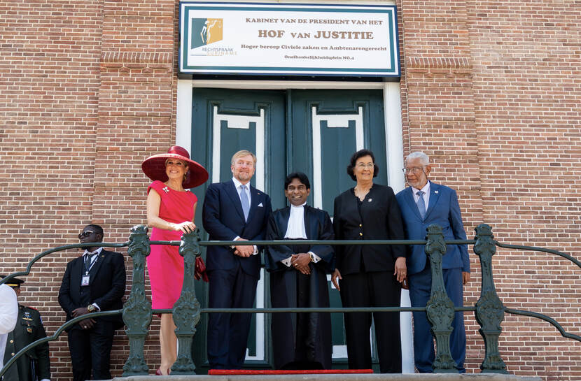 Koning Willem-Alexander en Koningin Máxima brengen een staatsbezoek aan Suriname