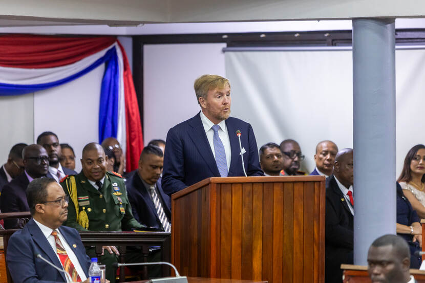 Koning Willem-Alexander en Koningin Máxima brengen een staatsbezoek aan Suriname