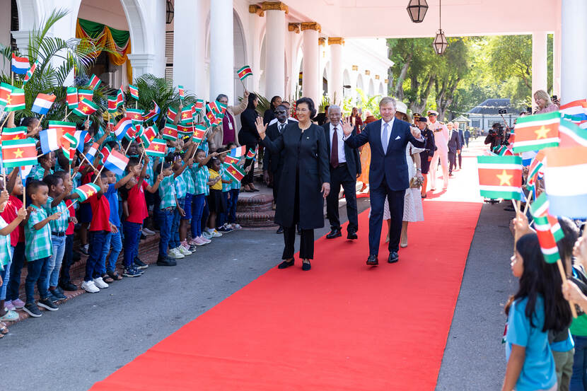 Koning Willem-Alexander en Koningin Máxima brengen een staatsbezoek aan Suriname