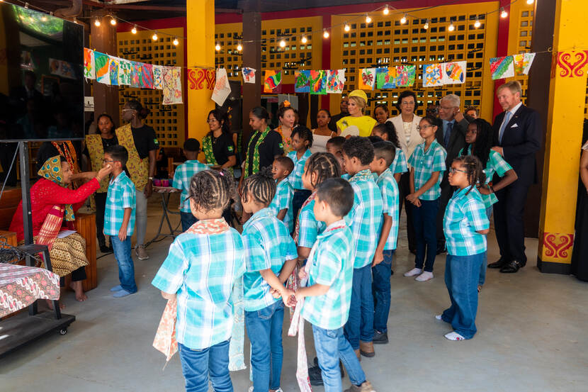 Koning Willem-Alexander en Koningin Máxima brengen een staatsbezoek aan Suriname