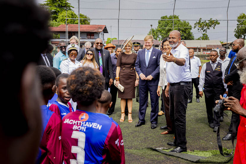 Koning Willem-Alexander en Koningin Máxima brengen een staatsbezoek aan Suriname