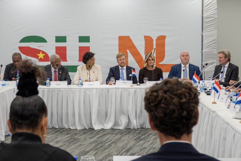 Koning Willem-Alexander en Koningin Máxima brengen een staatsbezoek aan Suriname