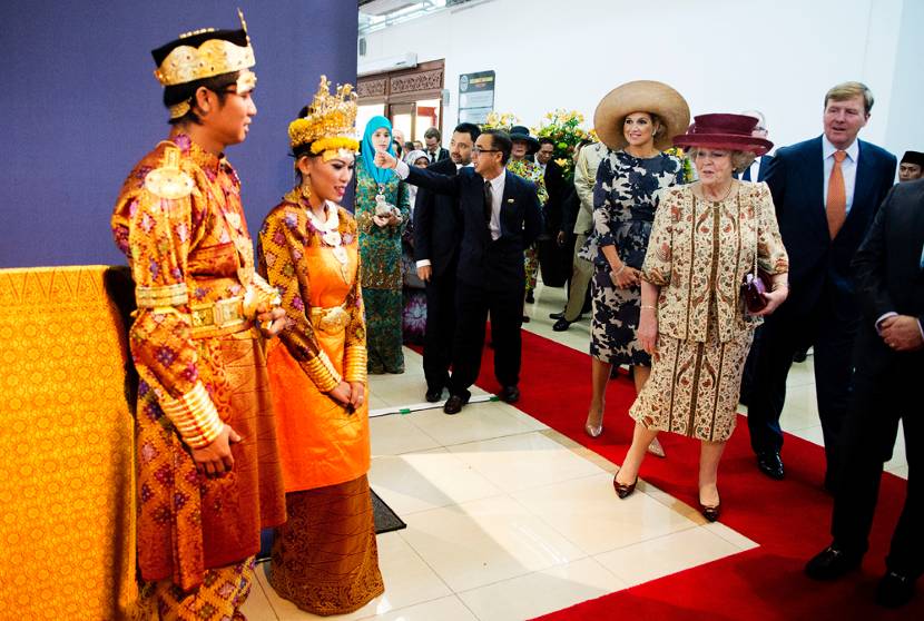 Bandar Seri Begawan, 21 januari 2013: de Koningin, de Prins van Oranje en Prinses Máxima bezoeken het Brunei Museum